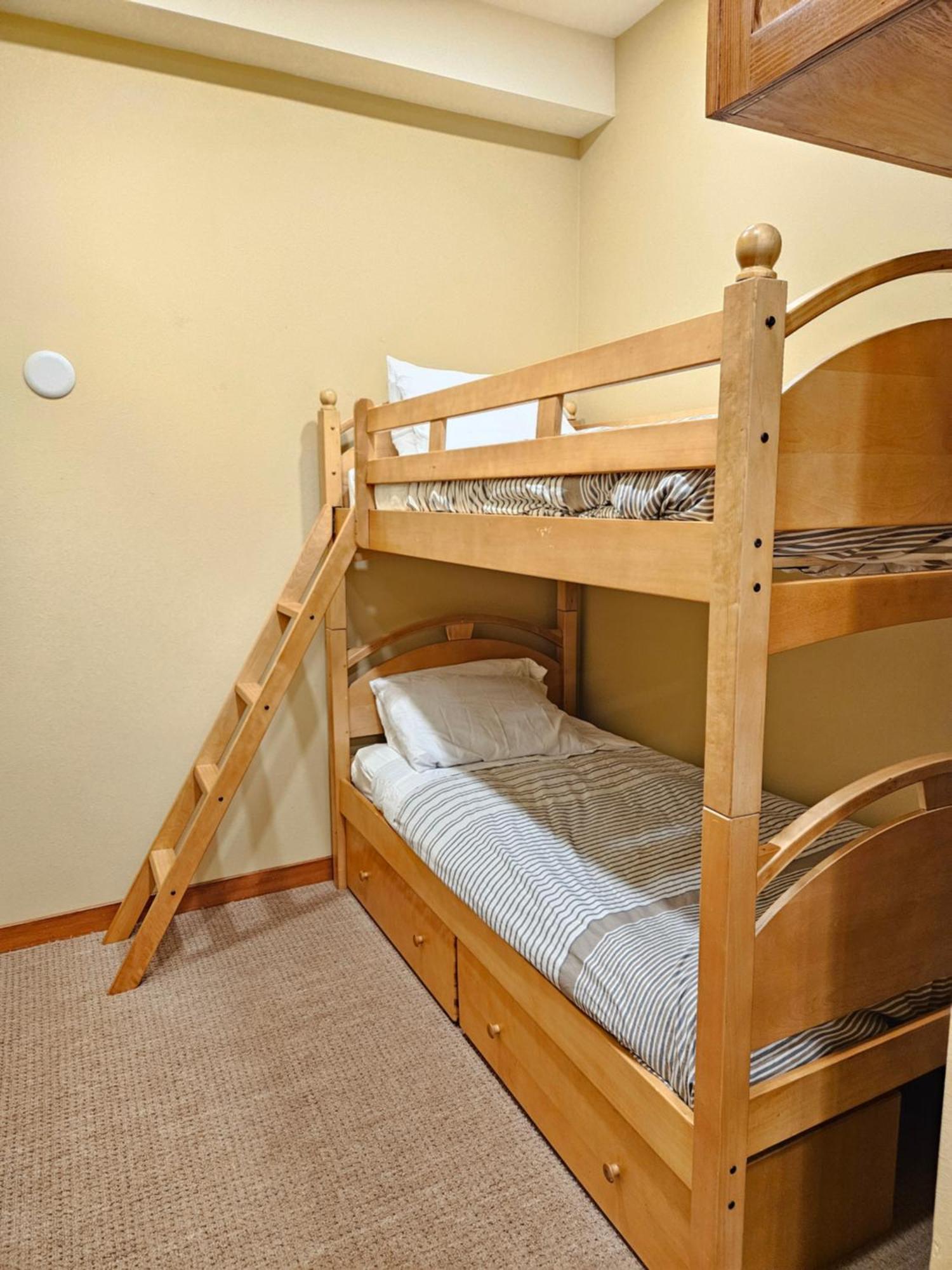 Stunning At Solitude, Steps From Chair Lift, East #103 Brighton Екстериор снимка